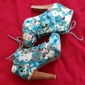 Qupid brand flower patterned heels